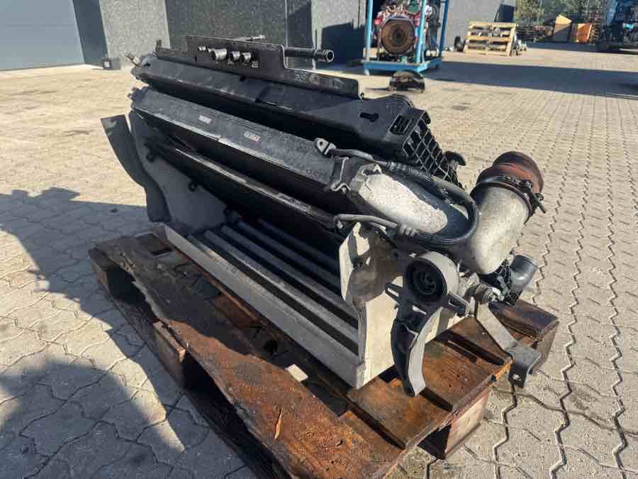 SCANIA L SERIE COOLER / RADIATOR 1769999 2580968 - Sistema de refrigeración para Camión: foto 2 SCANIA L SERIE COOLER / RADIATOR 1769999 2580968 - Sistema de refrigeración para Camión: foto 2