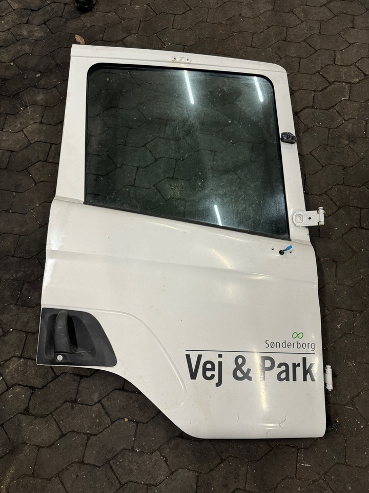 SCANIA P SERIE RIGHT DOOR 1384420 - Cabina e interior para Camión: foto 1 SCANIA P SERIE RIGHT DOOR 1384420 - Cabina e interior para Camión: foto 1