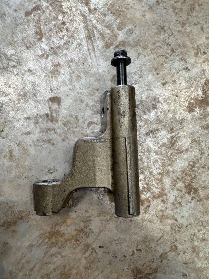 VOLVO BRACKET PRESSURE PIPE 21743258 - Motor y piezas para Camión: foto 1 VOLVO BRACKET PRESSURE PIPE 21743258 - Motor y piezas para Camión: foto 1