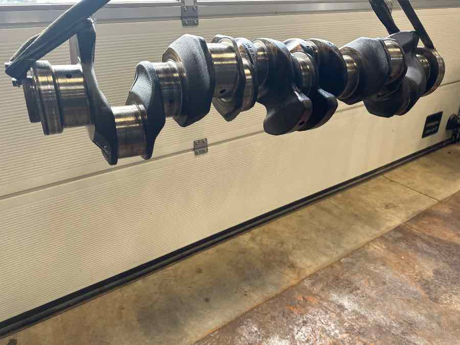 VOLVO CRANKSHAFT 8131247 - Motor y piezas para Camión: foto 1 VOLVO CRANKSHAFT 8131247 - Motor y piezas para Camión: foto 1