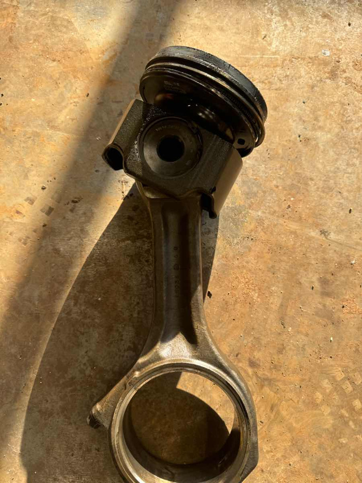 VOLVO D16 CONROD + PISTON 20898595 + 21161902 - Motor y piezas para Camión: foto 1 VOLVO D16 CONROD + PISTON 20898595 + 21161902 - Motor y piezas para Camión: foto 1