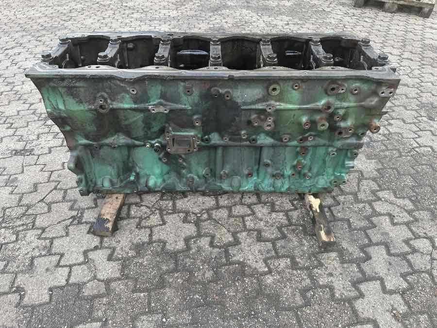 VOLVO ENGINE BLOCK D16K 21801441 - Motor y piezas para Camión: foto 2 VOLVO ENGINE BLOCK D16K 21801441 - Motor y piezas para Camión: foto 2