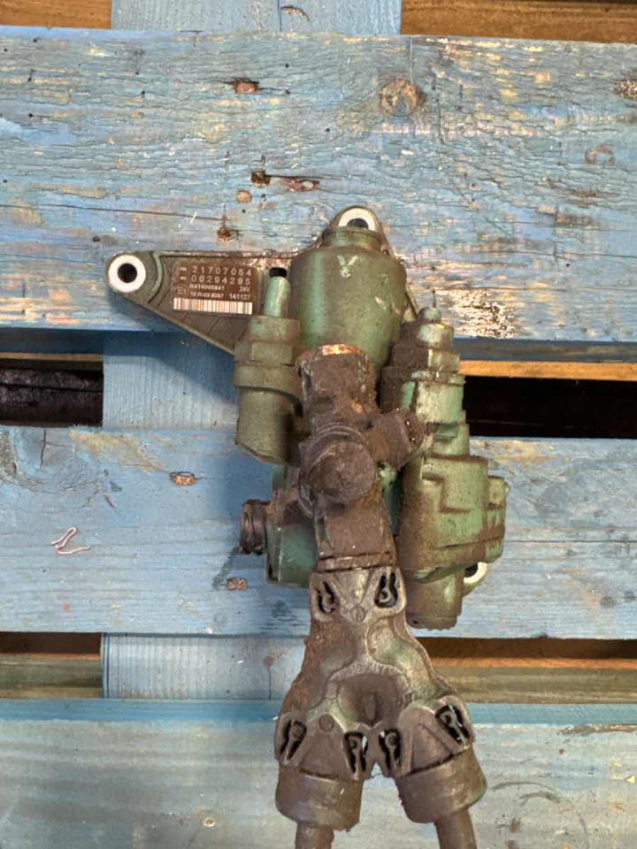 VOLVO ENGINE BRAKE VALVE 21707054 - Válvula de freno para Camión: foto 1 VOLVO ENGINE BRAKE VALVE 21707054 - Válvula de freno para Camión: foto 1