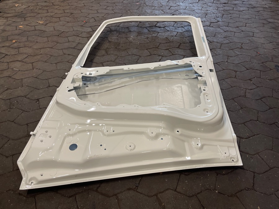 VOLVO FH4 RIGHT DOOR 82183386 - Cabina e interior para Camión: foto 1 VOLVO FH4 RIGHT DOOR 82183386 - Cabina e interior para Camión: foto 1