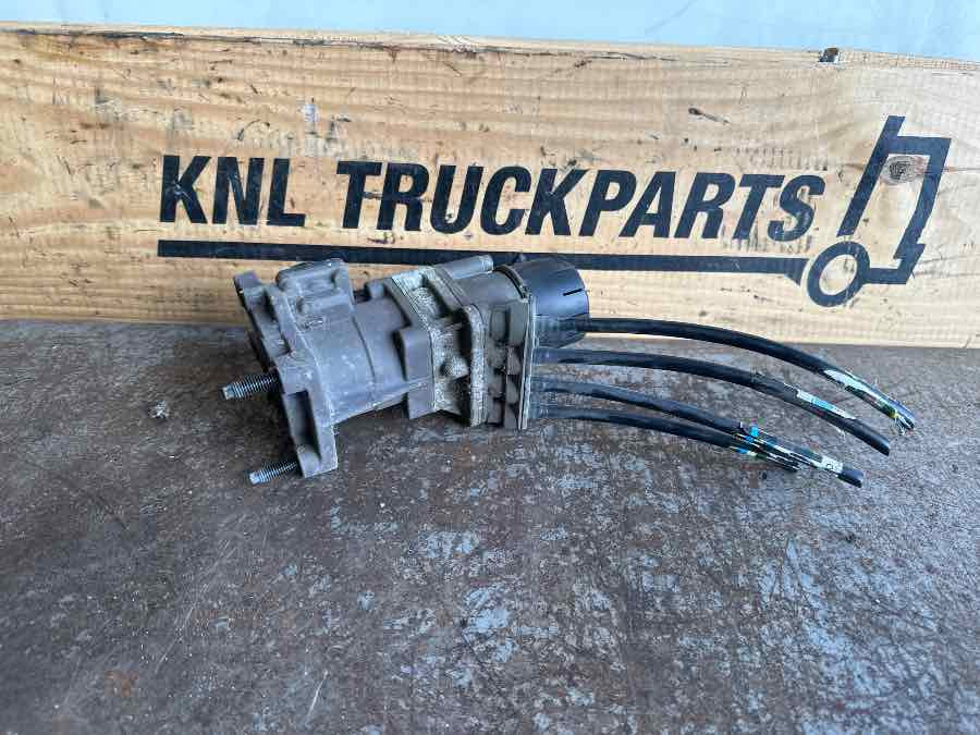 VOLVO FOOT BRAKE VALVE 21390592 - Válvula de freno para Camión: foto 2 VOLVO FOOT BRAKE VALVE 21390592 - Válvula de freno para Camión: foto 2