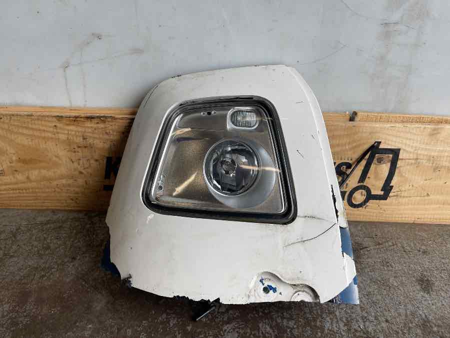 VOLVO FRONT LAMPE ROOF 82145721 - Luz/ Iluminación para Camión: foto 1 VOLVO FRONT LAMPE ROOF 82145721 - Luz/ Iluminación para Camión: foto 1