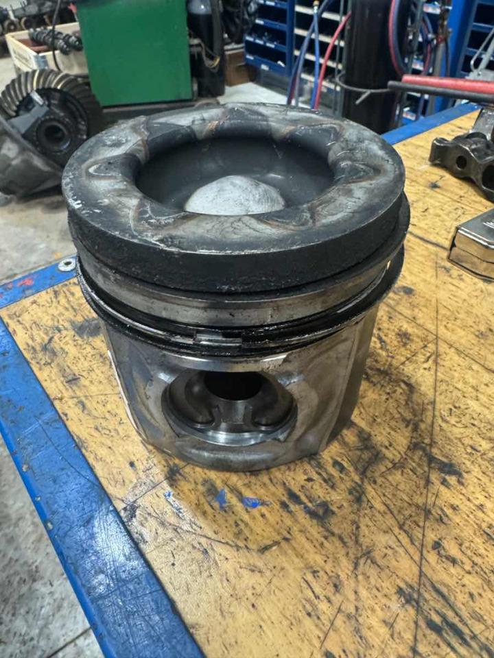VOLVO PISTON 22476056 - Motor y piezas para Camión: foto 1 VOLVO PISTON 22476056 - Motor y piezas para Camión: foto 1
