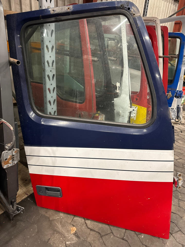 VOLVO RIGHT DOOR FH 20360543 - Cabina e interior para Camión: foto 1 VOLVO RIGHT DOOR FH 20360543 - Cabina e interior para Camión: foto 1