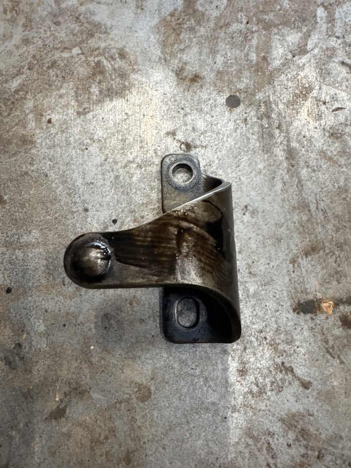 VOLVO ROCKER BRACKET 20724250 - Motor y piezas para Camión: foto 1 VOLVO ROCKER BRACKET 20724250 - Motor y piezas para Camión: foto 1