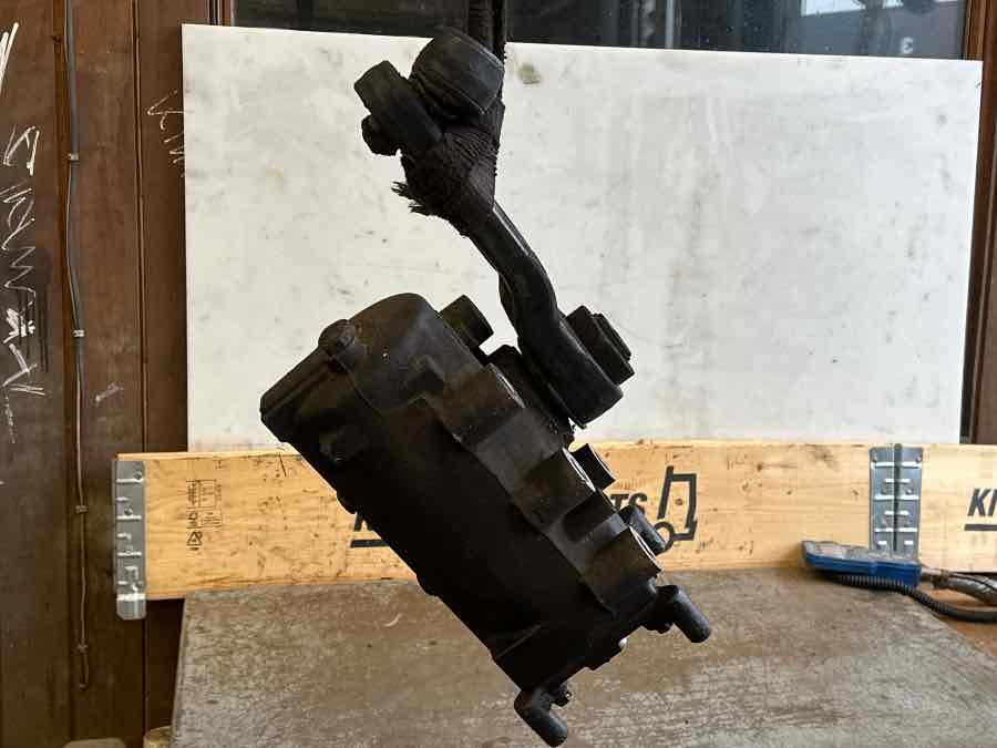 VOLVO STEERING GEAR 250390 - Dirección para Camión: foto 1 VOLVO STEERING GEAR 250390 - Dirección para Camión: foto 1