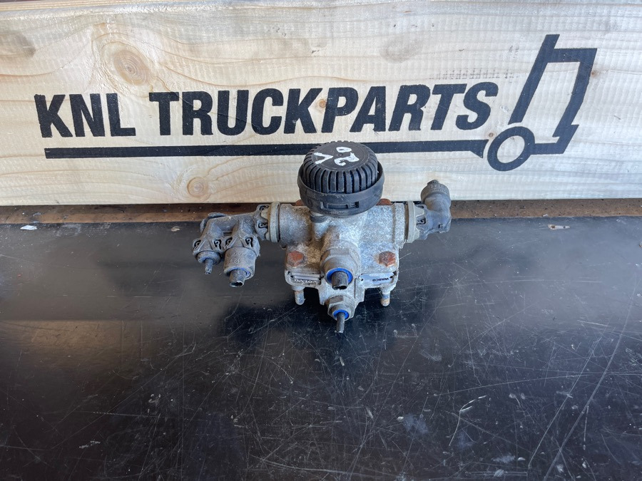 VOLVO VALVE 20590781 - Válvula de freno para Camión: foto 1 VOLVO VALVE 20590781 - Válvula de freno para Camión: foto 1