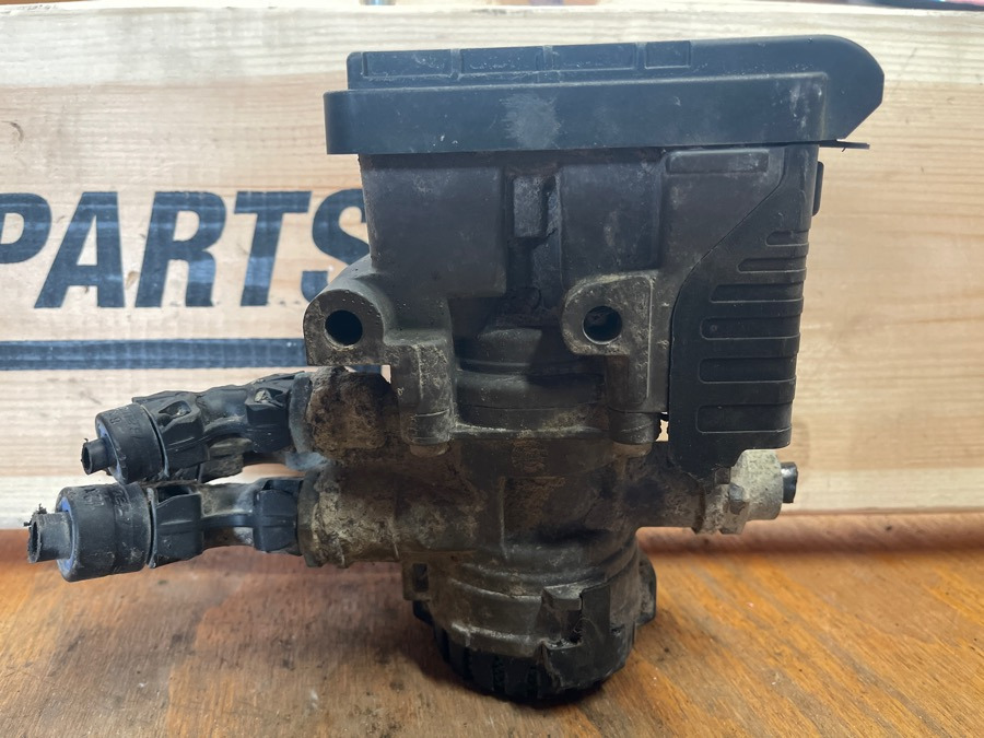 VOLVO VALVE 21114974 - Válvula de freno para Camión: foto 3 VOLVO VALVE 21114974 - Válvula de freno para Camión: foto 3