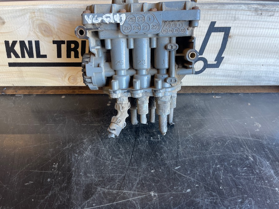 VOLVO VALVE 21133934 - Válvula de freno para Camión: foto 1 VOLVO VALVE 21133934 - Válvula de freno para Camión: foto 1
