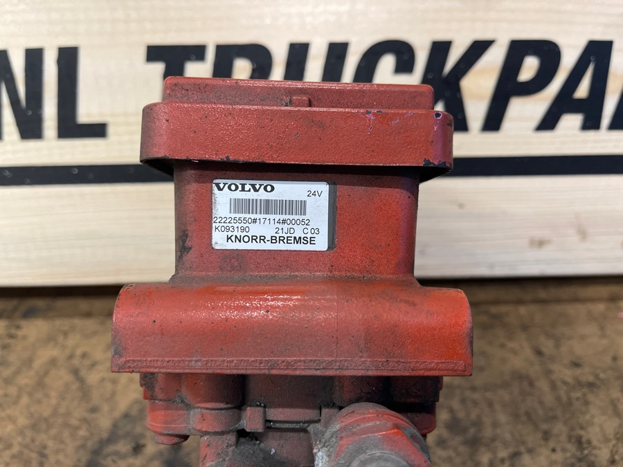 VOLVO VALVE 22225550 - Válvula de freno para Camión: foto 2 VOLVO VALVE 22225550 - Válvula de freno para Camión: foto 2