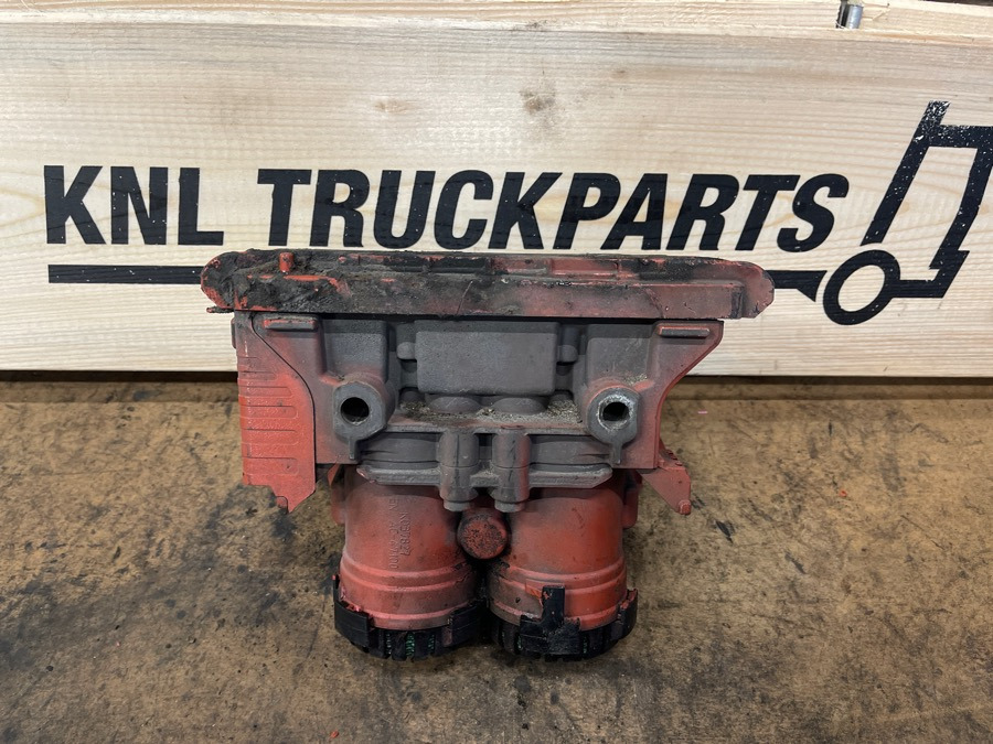 VOLVO VALVE 22225552 - Válvula de freno para Camión: foto 2 VOLVO VALVE 22225552 - Válvula de freno para Camión: foto 2