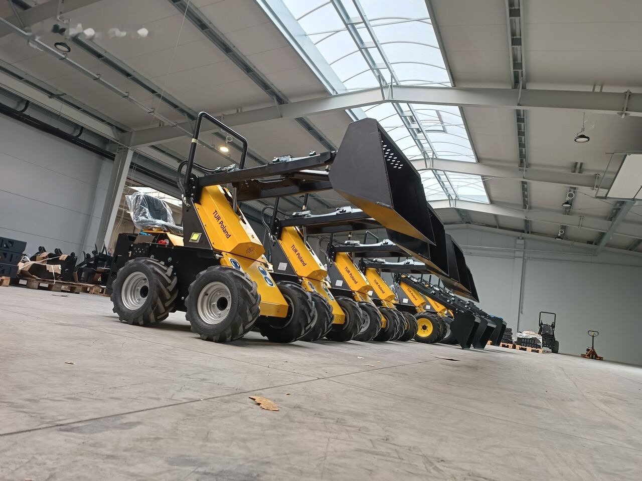 Tur Poland Mini Loader TUR N 520 Mini Hoflader Kompaktlader Briggs&Stratton - Minicargadora: foto 2 Tur Poland Mini Loader TUR N 520 Mini Hoflader Kompaktlader Briggs&Stratton - Minicargadora: foto 2