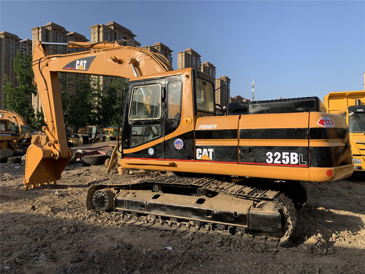 Excavadora de cadenas CATERPILLAR 325BL: foto 1