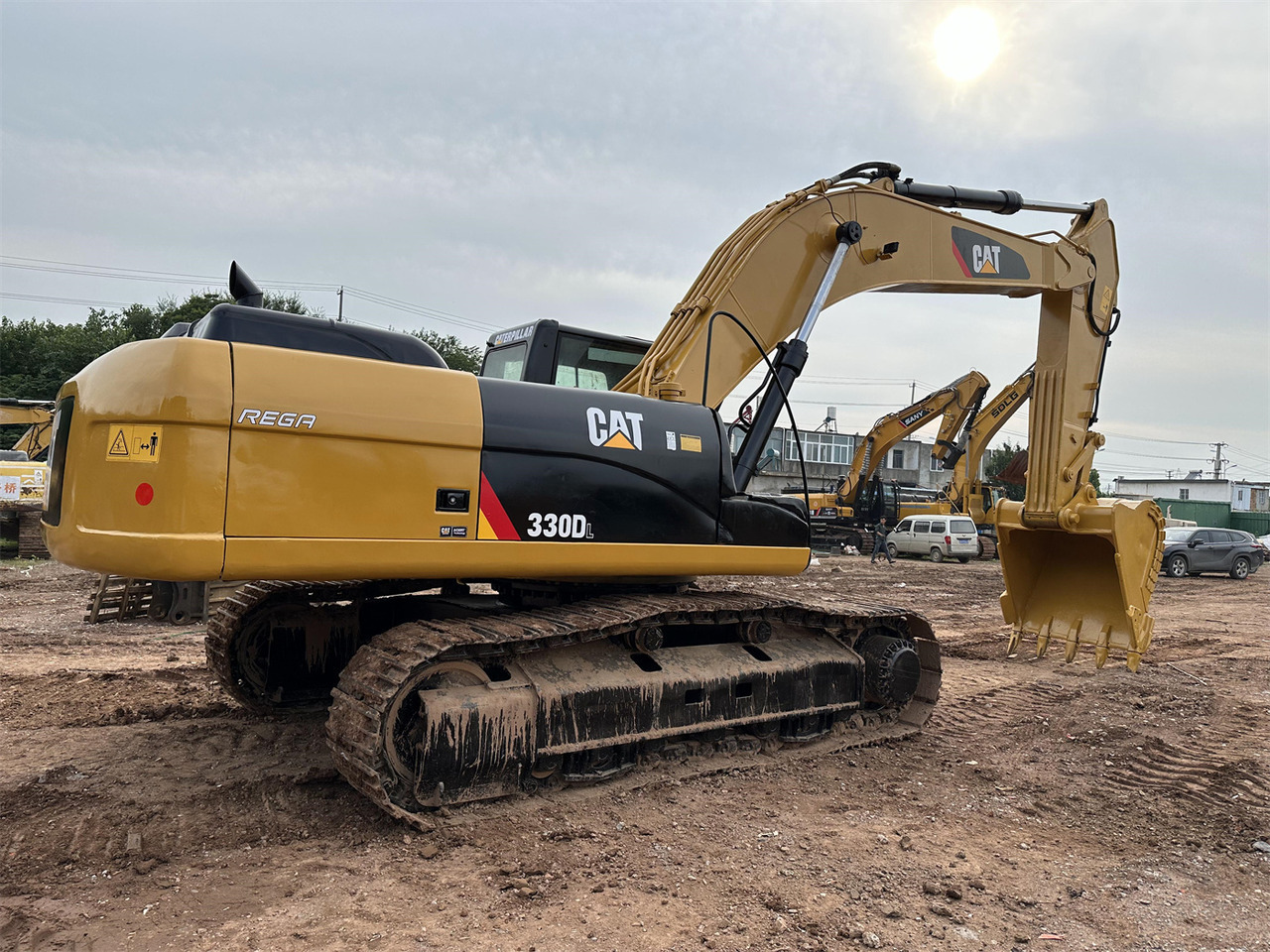 CATERPILLAR 330DL - Excavadora de cadenas: foto 1 CATERPILLAR 330DL - Excavadora de cadenas: foto 1