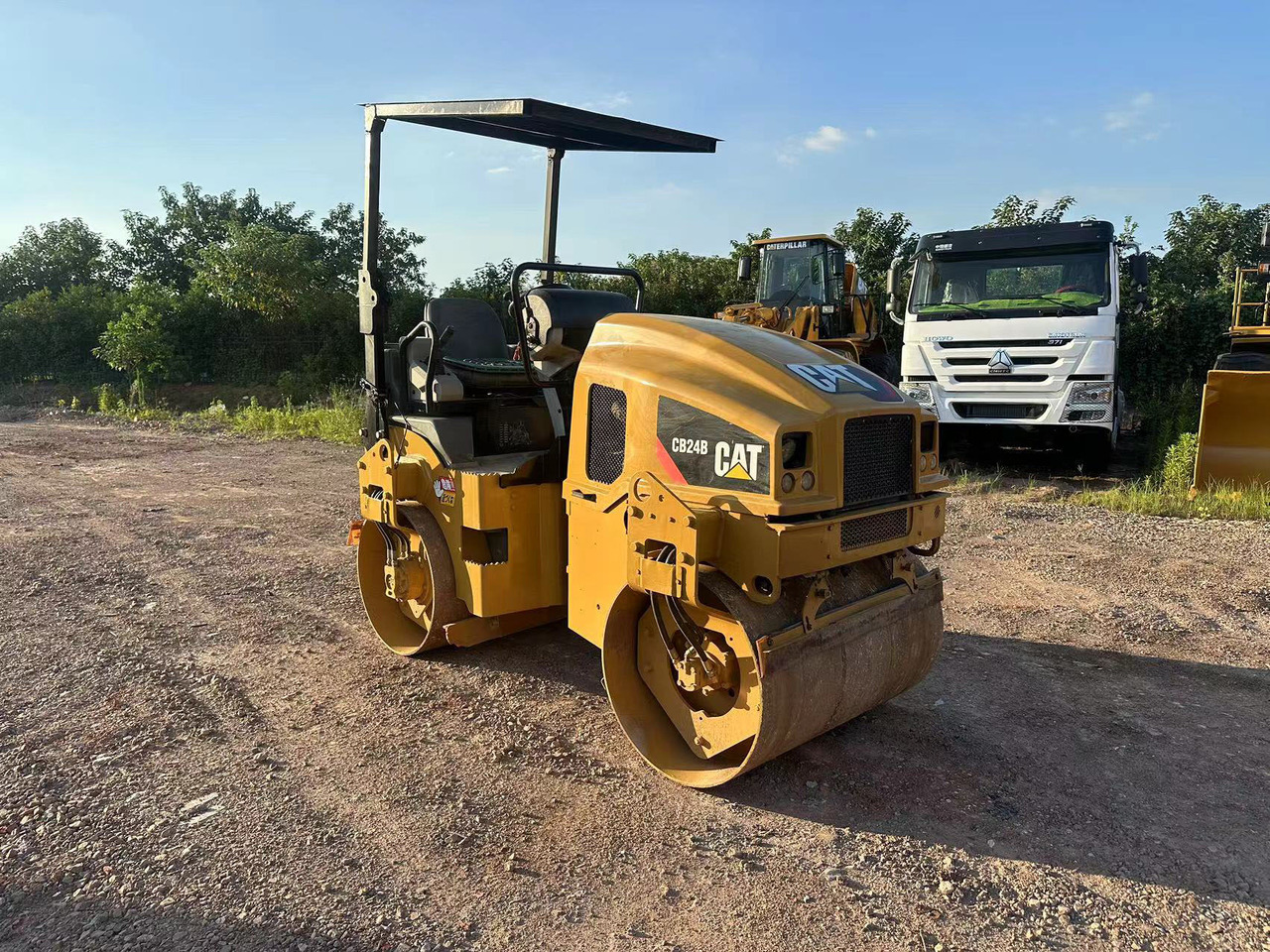 Rodillo CATERPILLAR CB24B: foto 1