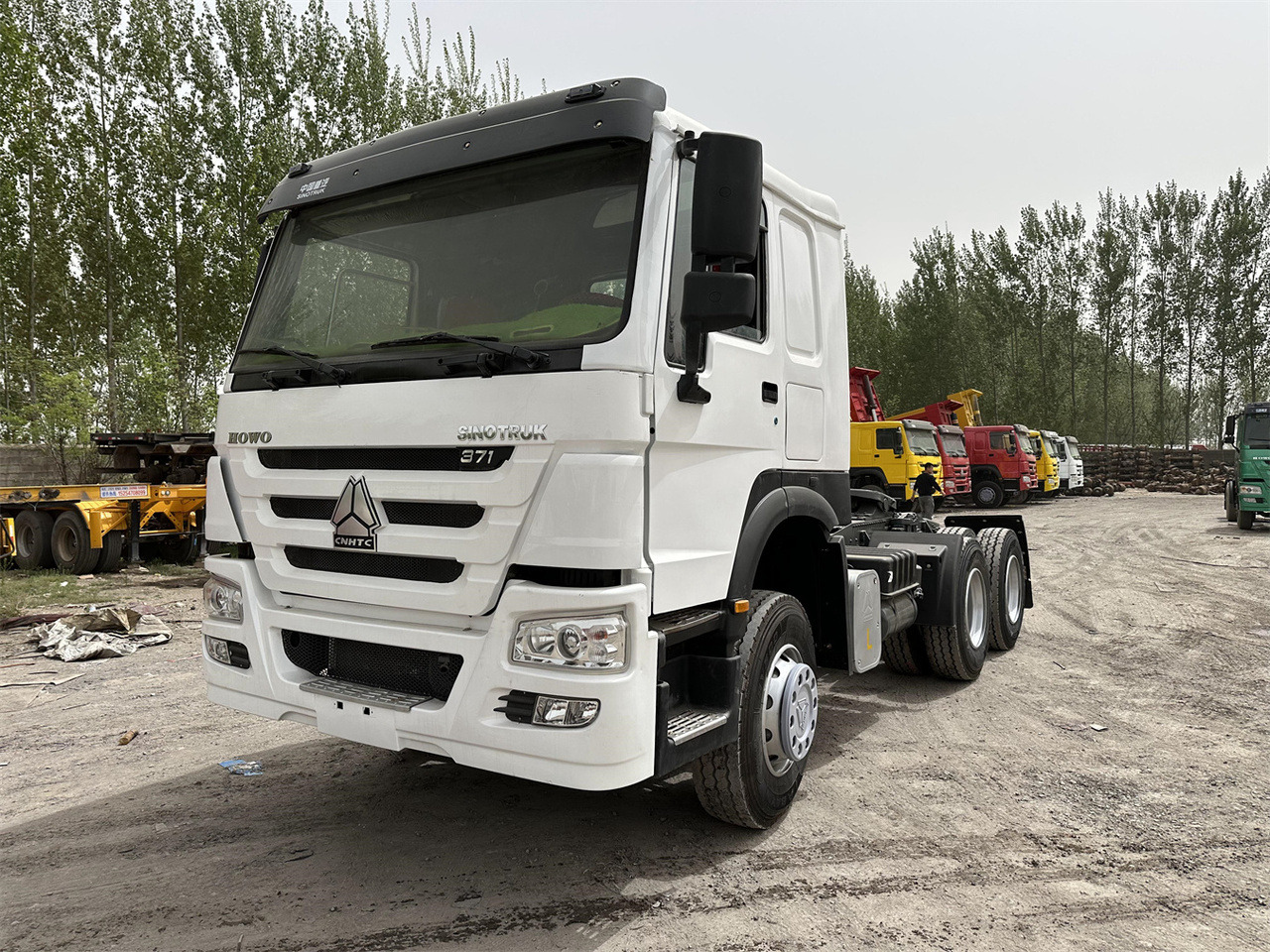 SINOTRUK Howo 371 Truck Head - Cabeza tractora: foto 1 SINOTRUK Howo 371 Truck Head - Cabeza tractora: foto 1