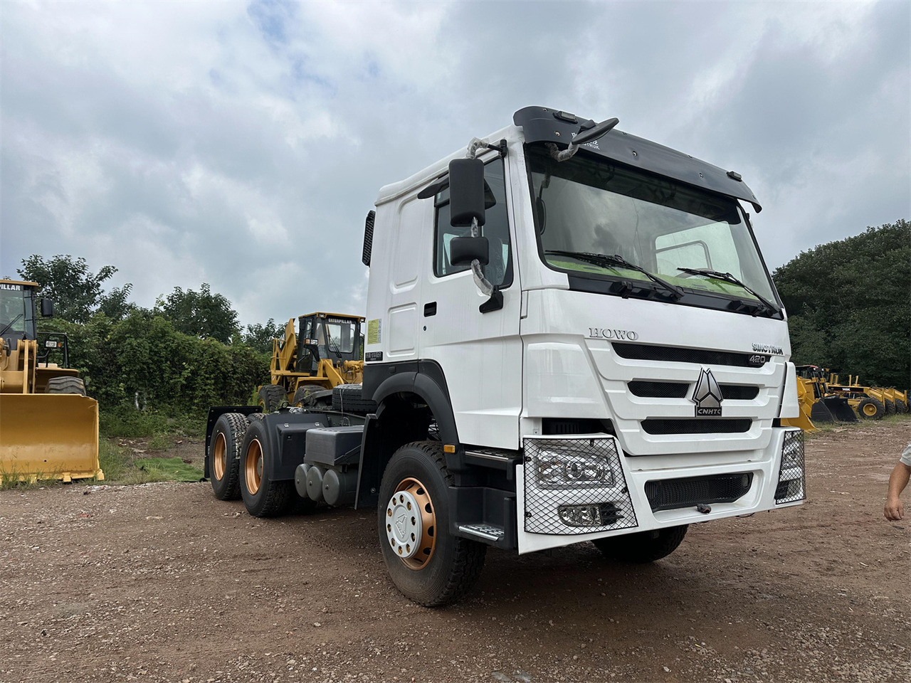 SINOTRUK Howo tractor unit 420hp - Cabeza tractora: foto 1 SINOTRUK Howo tractor unit 420hp - Cabeza tractora: foto 1