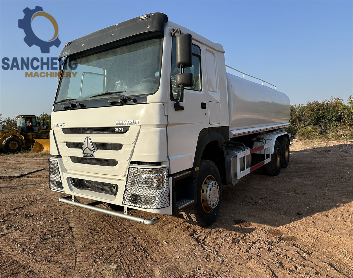 SINOTRUK HOWO 370HP 6x4 Water Tank Truck - Camión cisterna: foto 1 SINOTRUK HOWO 370HP 6x4 Water Tank Truck - Camión cisterna: foto 1