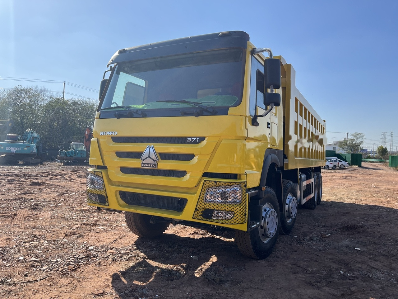 SINOTRUK HOWO 371 Dump Truck 8x4 - Camión volquete: foto 3 SINOTRUK HOWO 371 Dump Truck 8x4 - Camión volquete: foto 3