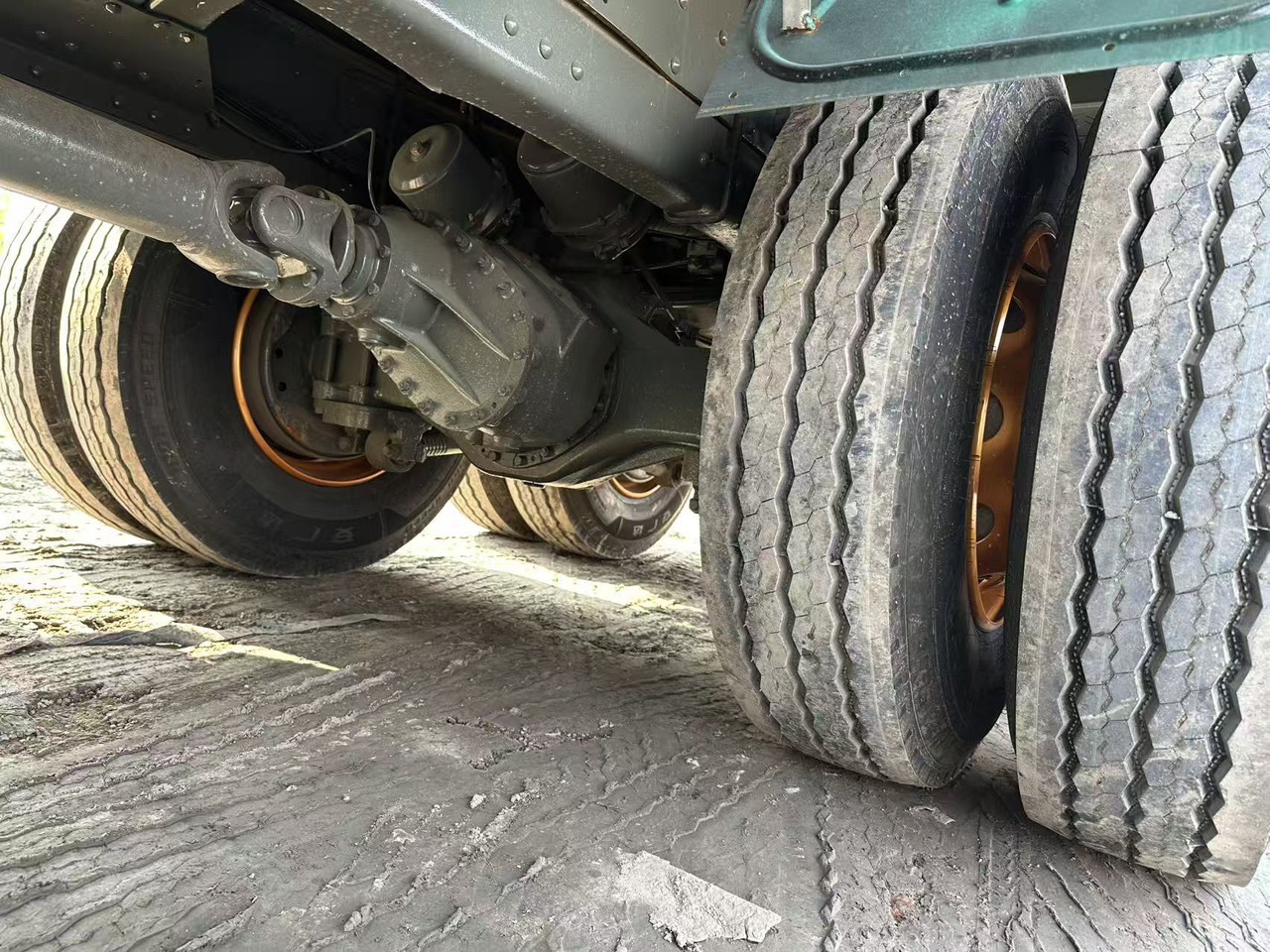 SINOTRUK HOWO 420hp 8x4 fence truck - Camión caja abierta: foto 5 SINOTRUK HOWO 420hp 8x4 fence truck - Camión caja abierta: foto 5