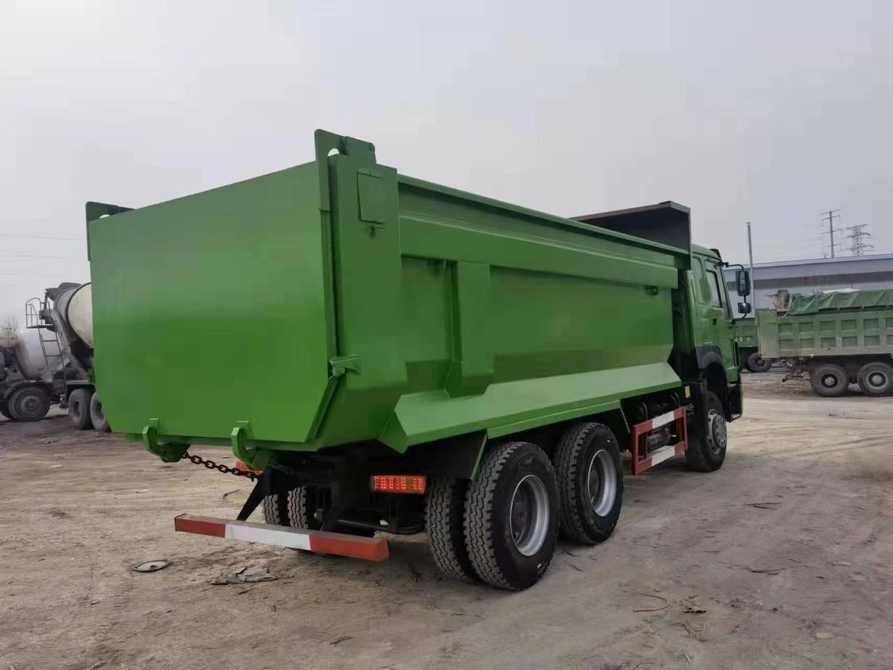 SINOTRUK Howo Dump truck 371 - Camión volquete: foto 5 SINOTRUK Howo Dump truck 371 - Camión volquete: foto 5
