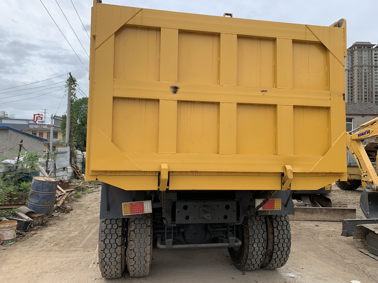 SINOTRUK Howo Dump truck 371 - Camión volquete: foto 3 SINOTRUK Howo Dump truck 371 - Camión volquete: foto 3