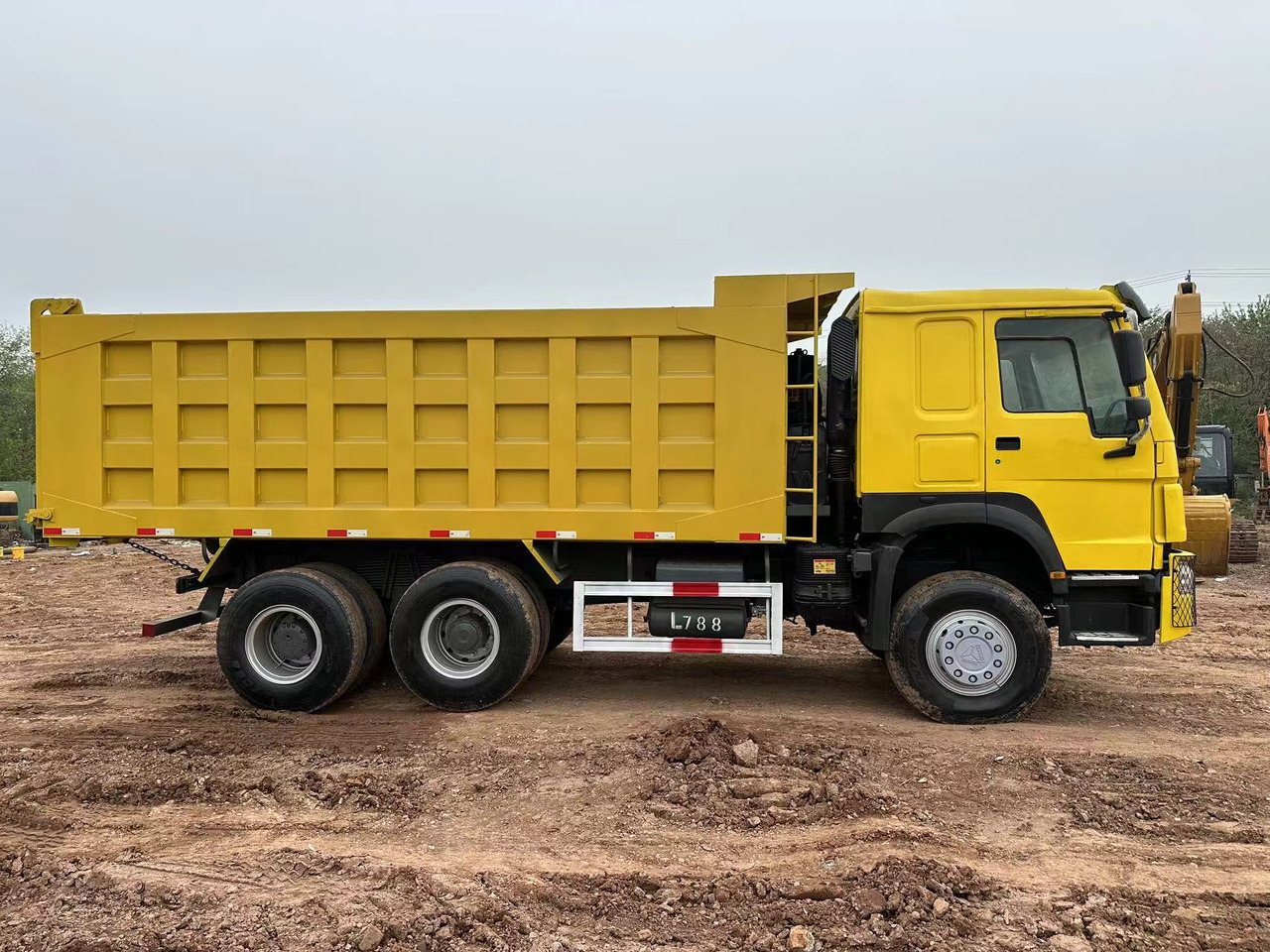 SINOTRUK Howo Dump truck 371 - Camión volquete: foto 1 SINOTRUK Howo Dump truck 371 - Camión volquete: foto 1