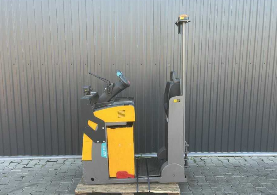 Jungheinrich EZS130 - Remolcadora: foto 2 Jungheinrich EZS130 - Remolcadora: foto 2