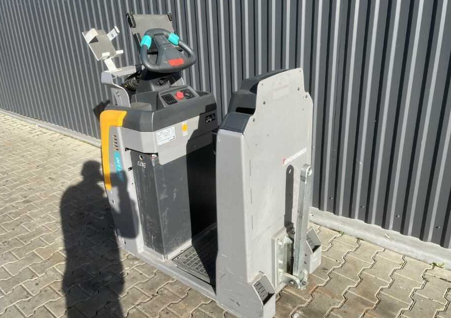 Jungheinrich EZS130 - Remolcadora: foto 3 Jungheinrich EZS130 - Remolcadora: foto 3