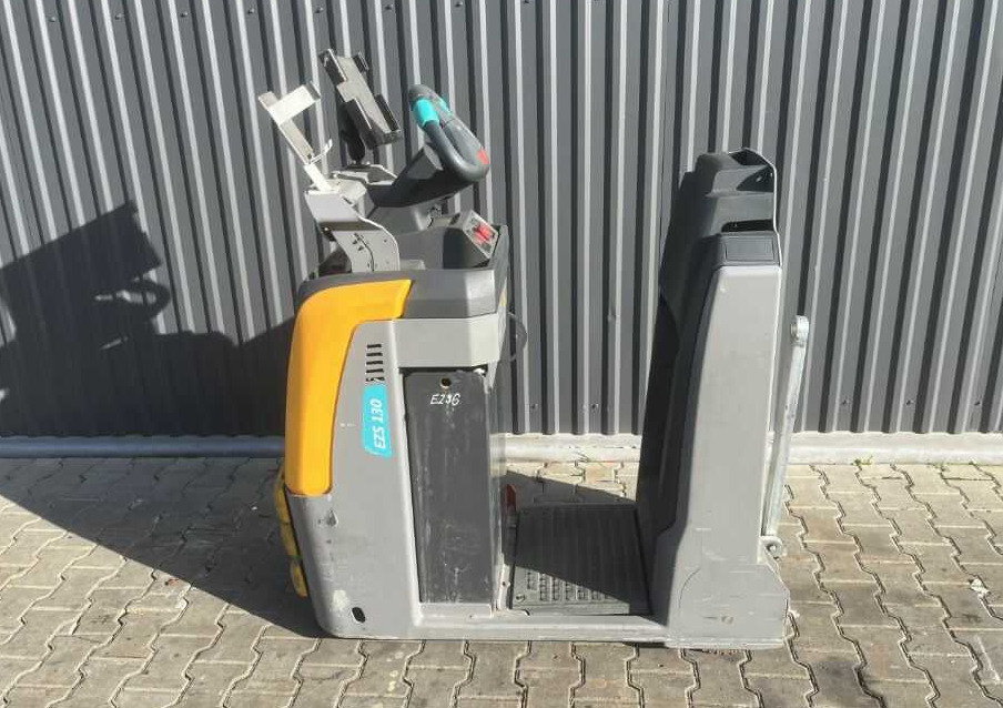 Jungheinrich EZS130 - Remolcadora: foto 2 Jungheinrich EZS130 - Remolcadora: foto 2