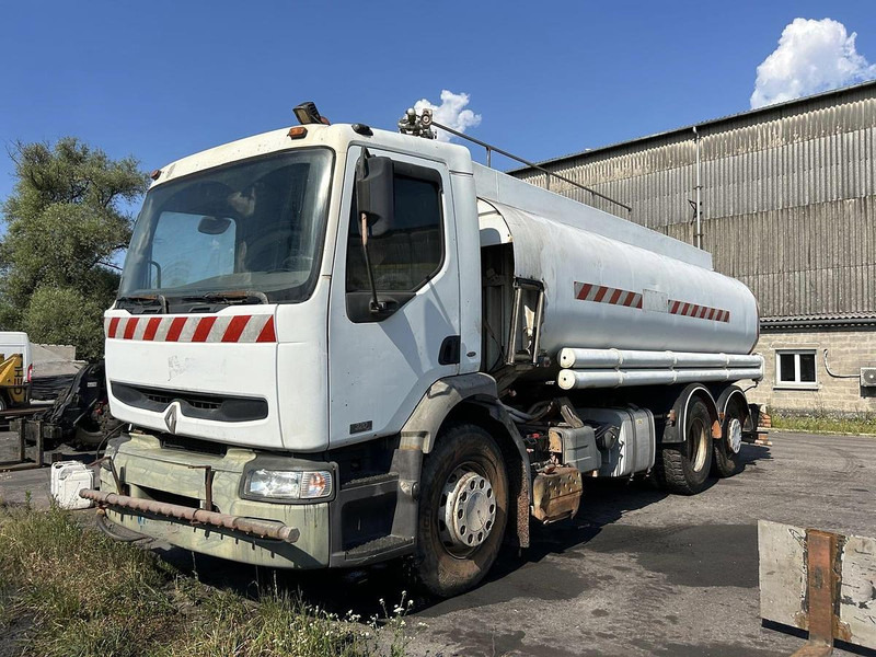 Renault 320 - Camión cisterna: foto 1 Renault 320 - Camión cisterna: foto 1