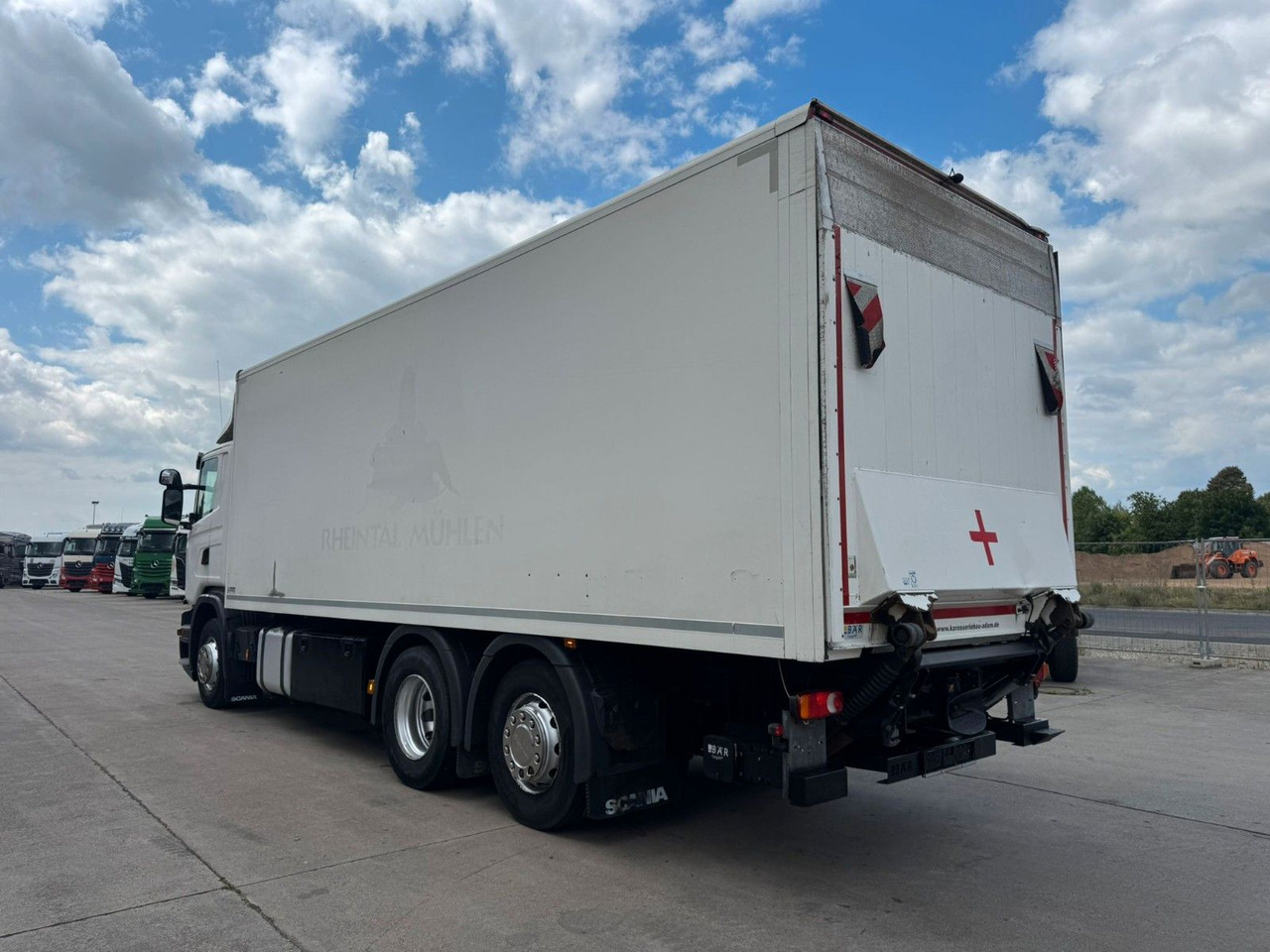 Scania P 380 * KOFFER * LBW 3 TON * LENK / LIFTACHSE * - Camión caja cerrada: foto 4 Scania P 380 * KOFFER * LBW 3 TON * LENK / LIFTACHSE * - Camión caja cerrada: foto 4
