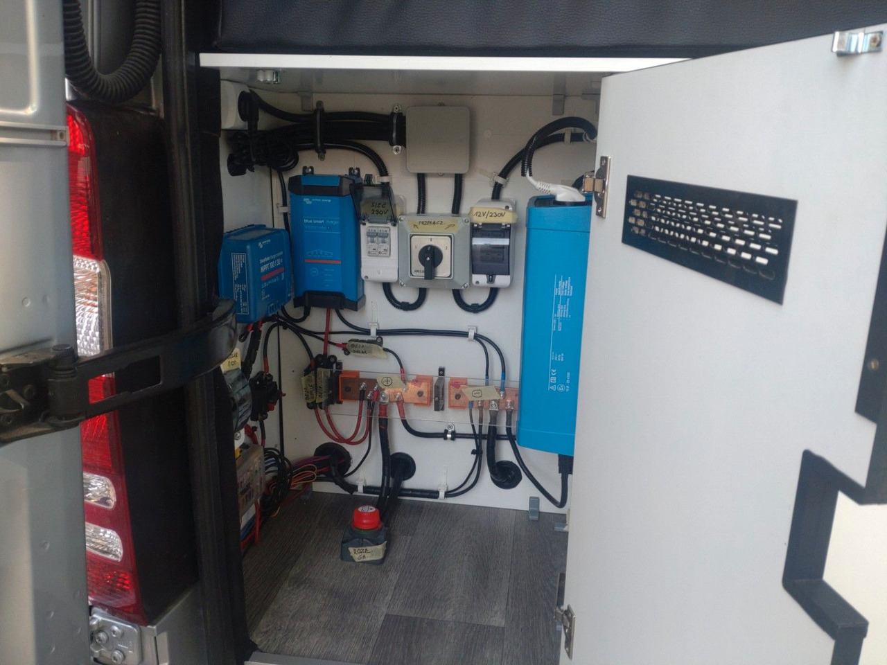 Arrendamiento de  Mercedes-Benz Sprinter 3,5t  Solar / Dusche / WC Mercedes-Benz Sprinter 3,5t  Solar / Dusche / WC: foto 18