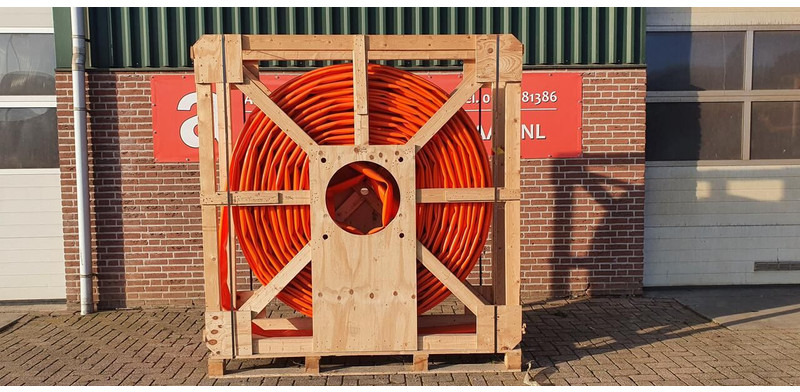 SLEEPSLANG 300 meter 4,5" - Nieuw - Implemento para Maquinaria agrícola: foto 1 SLEEPSLANG 300 meter 4,5" - Nieuw - Implemento para Maquinaria agrícola: foto 1