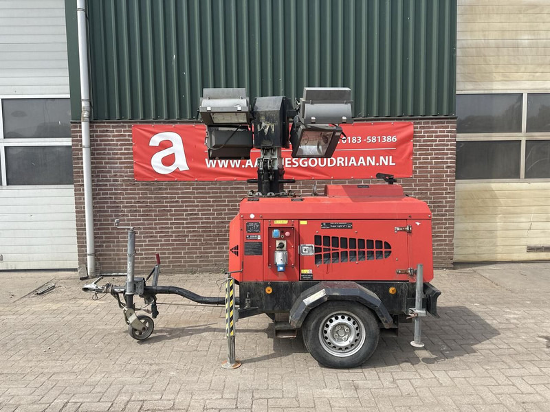 LIGHT tower light lichtmast - Gebruikt - Torre de iluminación: foto 1 LIGHT tower light lichtmast - Gebruikt - Torre de iluminación: foto 1