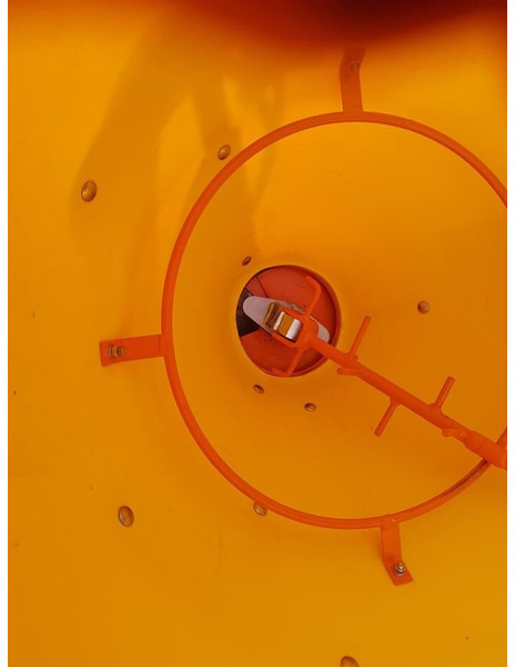 Pronar PS250M - Esparcidor de sal: foto 2 Pronar PS250M - Esparcidor de sal: foto 2