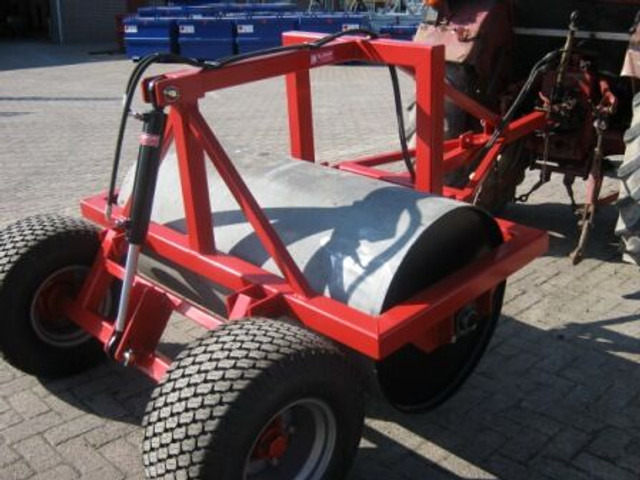 Rodillo agrícola nuevo landrol Tuin en park: foto 1