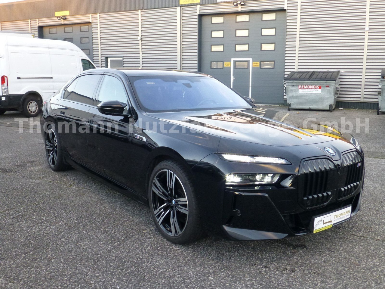 BMW M760 7 M760 e xDrive Cinema Sky Lounge 2x 21 Zol - Berlina: foto 4 BMW M760 7 M760 e xDrive Cinema Sky Lounge 2x 21 Zol - Berlina: foto 4