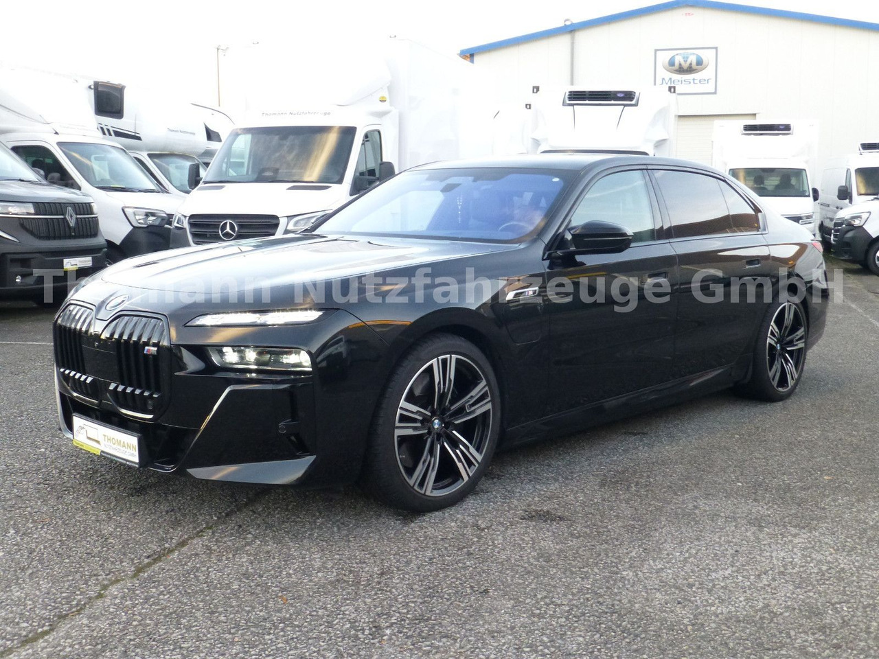 BMW M760 7 M760 e xDrive Cinema Sky Lounge 2x 21 Zol - Berlina: foto 2 BMW M760 7 M760 e xDrive Cinema Sky Lounge 2x 21 Zol - Berlina: foto 2