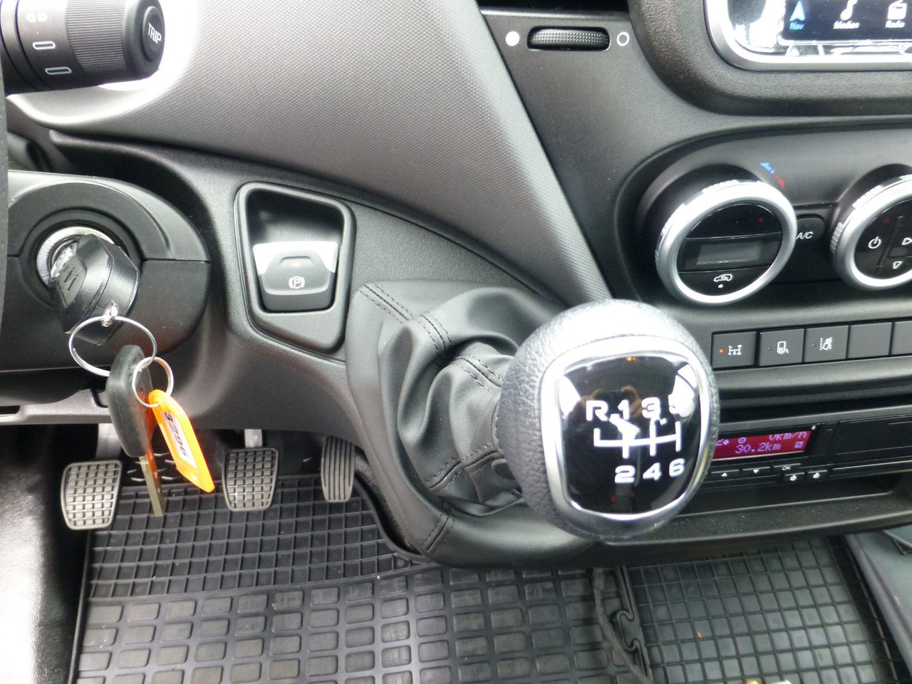 Grua de remolque autos Iveco DAILY 72C18 Schiebeplateu Luftfed Navi Hubbrille: foto 31