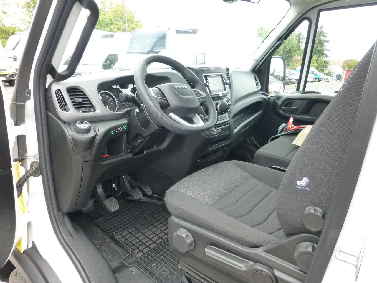 Grua de remolque autos Iveco DAILY 72C18 Schiebeplateu Luftfed Navi Hubbrille: foto 21