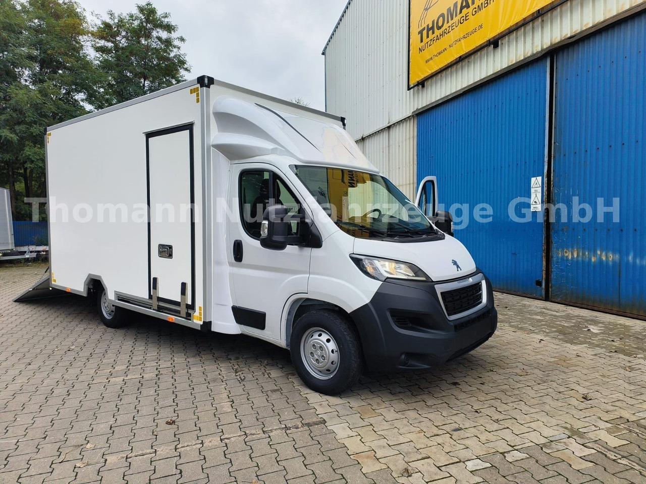 Peugeot Boxer Premium Koffer Extra Tief mit Klappe ! - Furgoneta caja cerrada: foto 1 Peugeot Boxer Premium Koffer Extra Tief mit Klappe ! - Furgoneta caja cerrada: foto 1