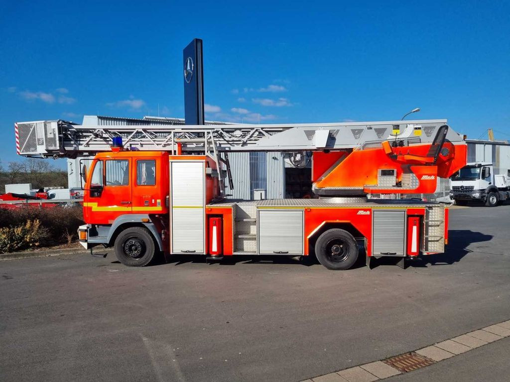 MAN 15.284LC Metz DLK 23-12 Feuerwehr Drehleiter - Camión: foto 4 MAN 15.284LC Metz DLK 23-12 Feuerwehr Drehleiter - Camión: foto 4