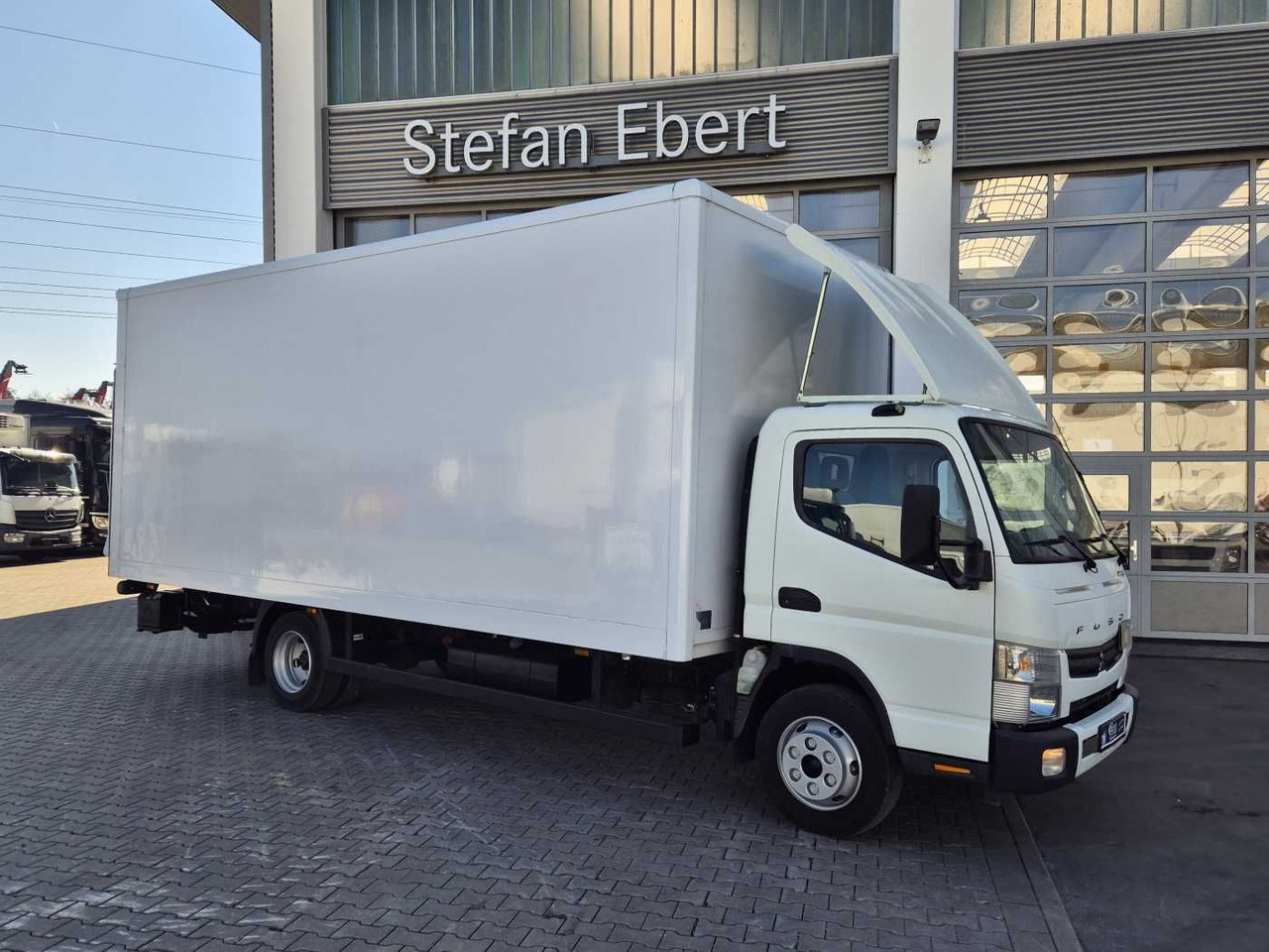 FUSO Mitsubishi Canter 7C18 Koffer LBW Spoiler Klima - Furgoneta caja cerrada: foto 4 FUSO Mitsubishi Canter 7C18 Koffer LBW Spoiler Klima - Furgoneta caja cerrada: foto 4
