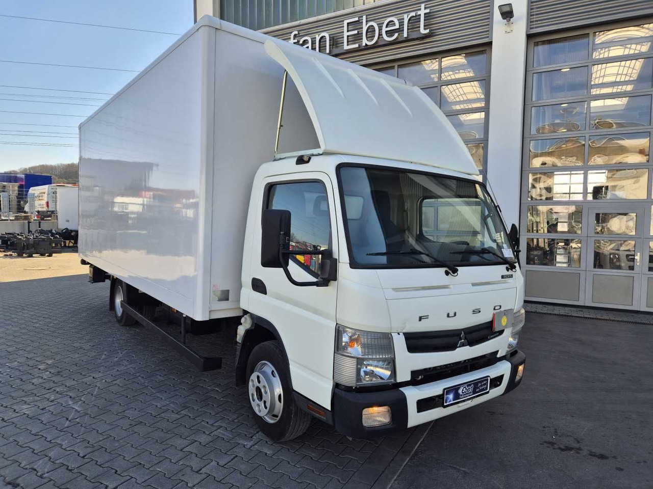 FUSO Mitsubishi Canter 7C18 Koffer LBW Spoiler Klima - Furgoneta caja cerrada: foto 2 FUSO Mitsubishi Canter 7C18 Koffer LBW Spoiler Klima - Furgoneta caja cerrada: foto 2