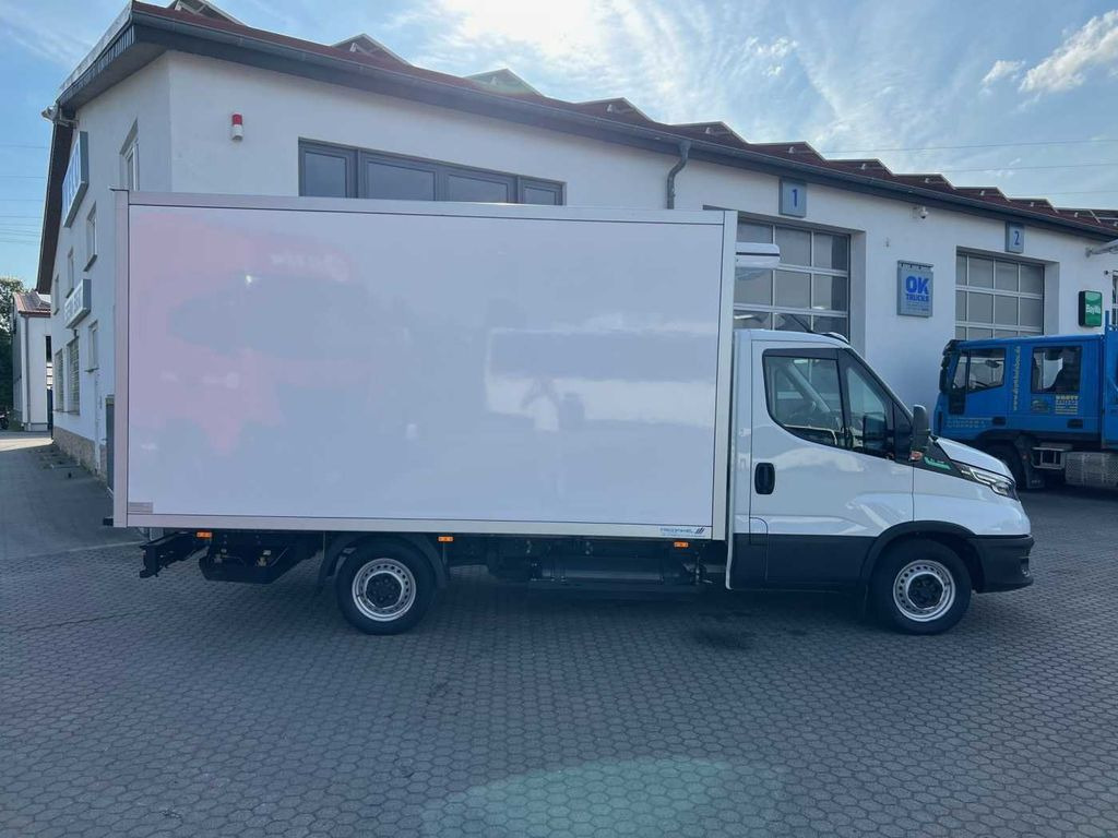 Iveco 35S14 A8 CNG Koffer *3-Sitze*Klima*Automatik* Iveco 35S14 A8 CNG Koffer *3-Sitze*Klima*Automatik* - Furgoneta frigorifica: foto 3 Iveco 35S14 A8 CNG Koffer *3-Sitze*Klima*Automatik* Iveco 35S14 A8 CNG Koffer *3-Sitze*Klima*Automatik* - Furgoneta frigorifica: foto 3